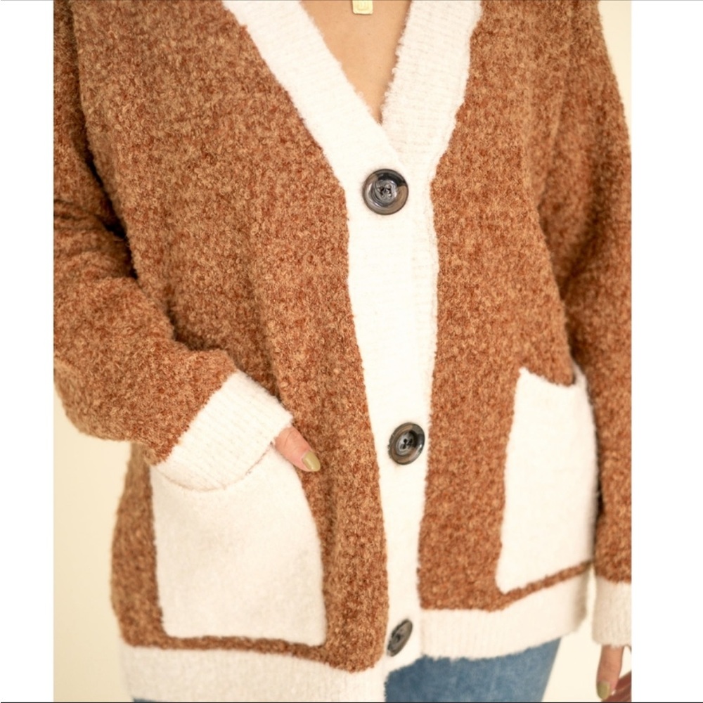LAST 3️⃣ CAMEL LONG SLEEVE COLORBLOCK BUTTON UP SWEATER CARDIGAN - Picture 5 of 8